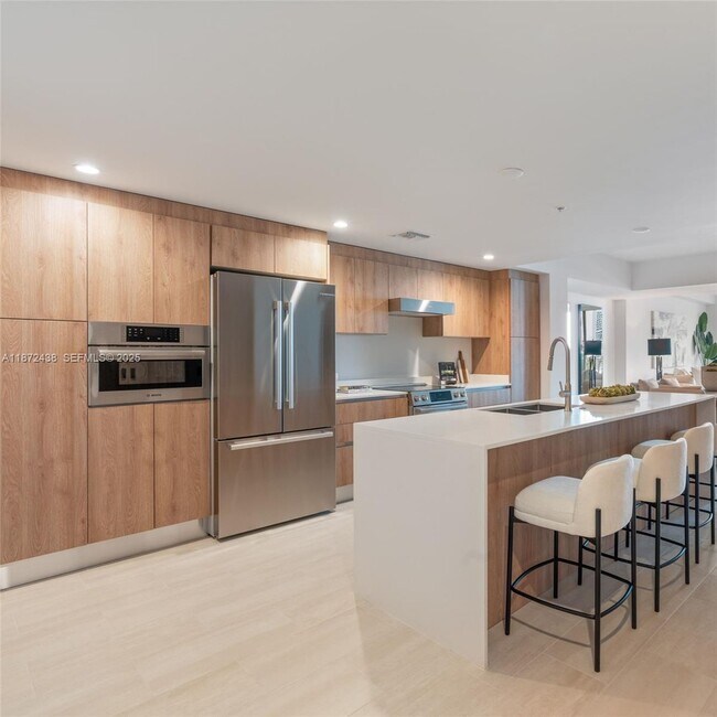 Building Photo - 10281 W Bay Harbor Dr