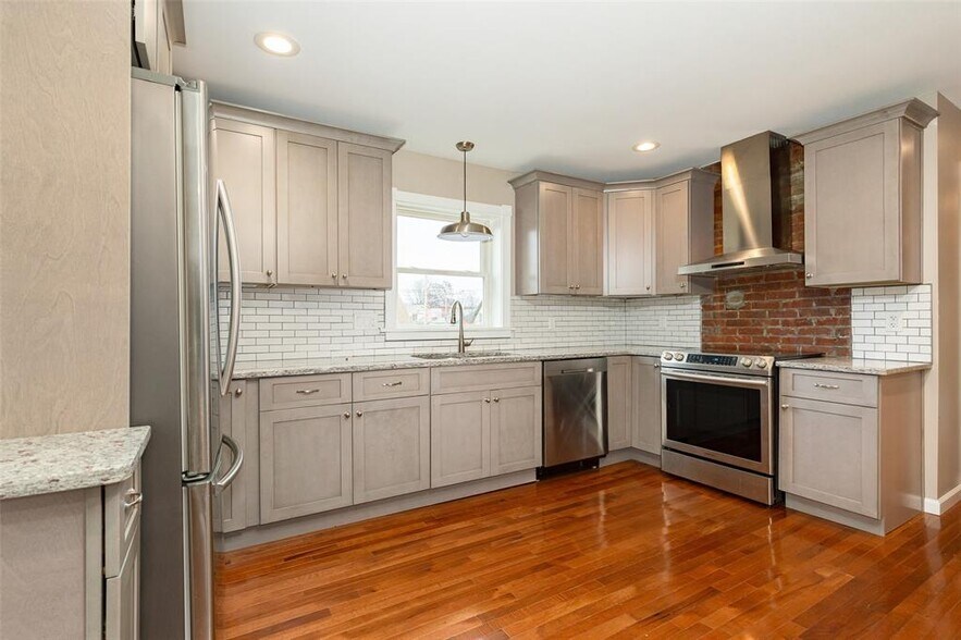 Building Photo - 204 Mill St