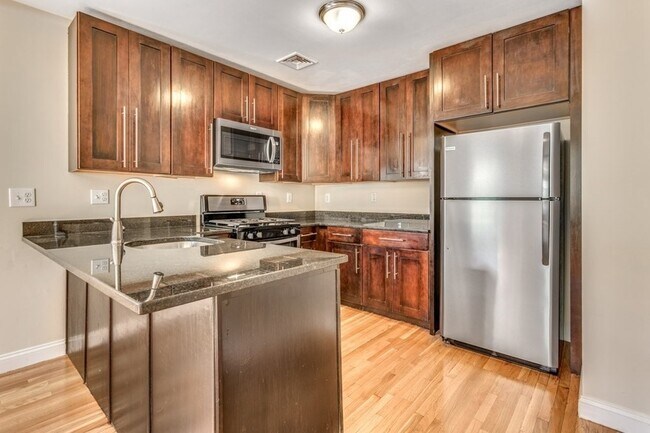 Building Photo - 51 Colonial Ave