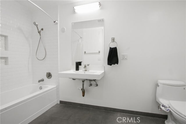 Building Photo - 433 Pine Ave