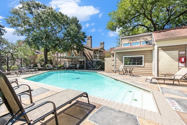 Building Photo - 1880 White Oak Dr