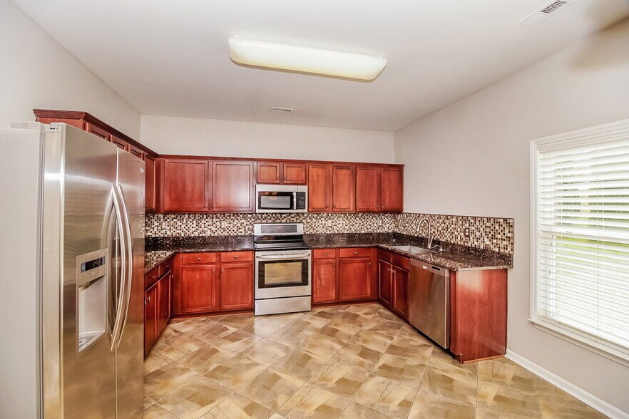 Building Photo - 1415 Ladora Dr