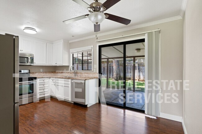 Building Photo - 8950 Salmon Falls Dr