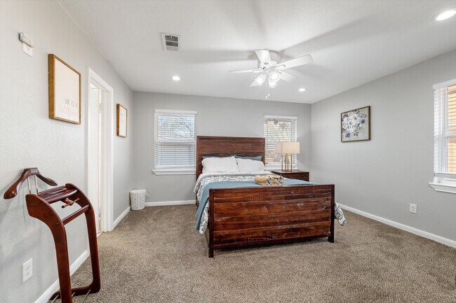 Building Photo - 2753 Larkspur Ln