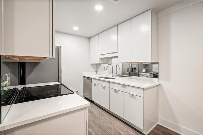 Building Photo - Brand New Condo Unit