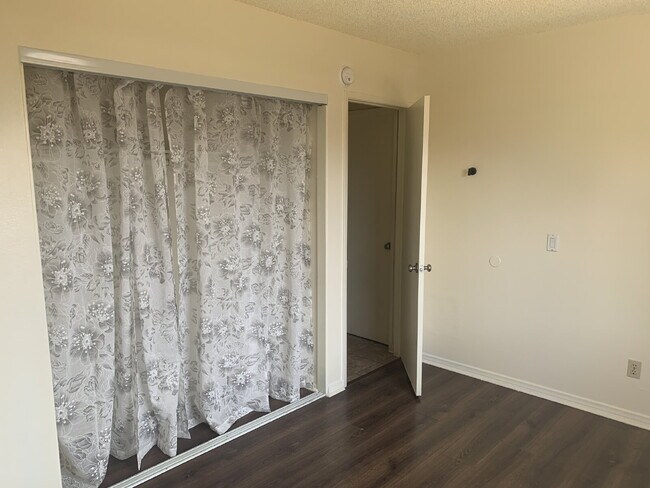 Building Photo - "Charming 3-Bed Oasis in Desert Hot Springs with Granite Touch & Cozy Fireplace!"