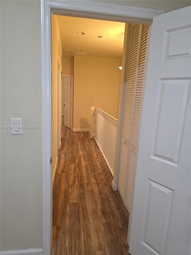 Building Photo - 528 SE 32nd Ave