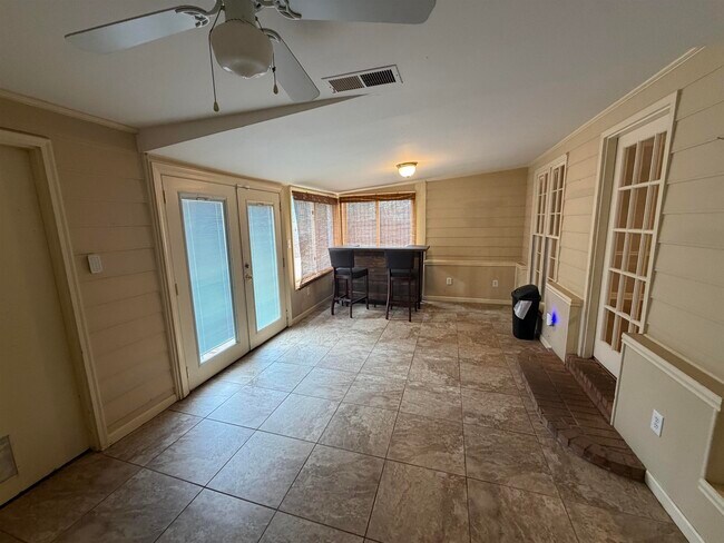 Building Photo - 956 Rolling Oaks Ln