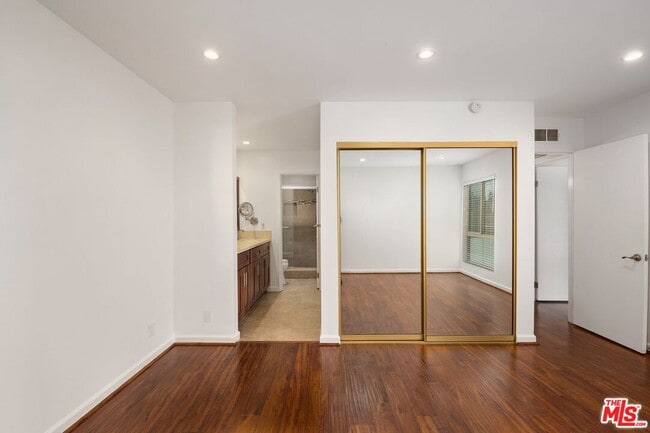 Building Photo - 4732 Park Granada