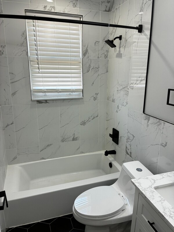 Building Photo - 2738 Riverside Ave