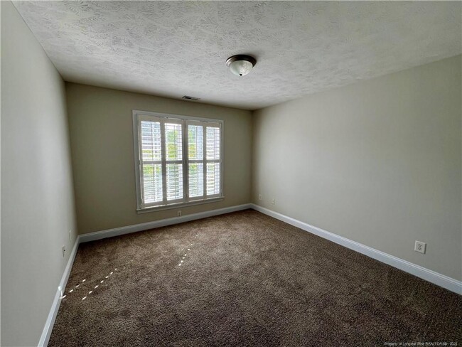 Building Photo - 346 Coverly Square