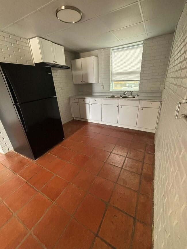 Building Photo - 1627 FM351