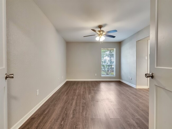 Building Photo - 2030 Lone Rock Dr