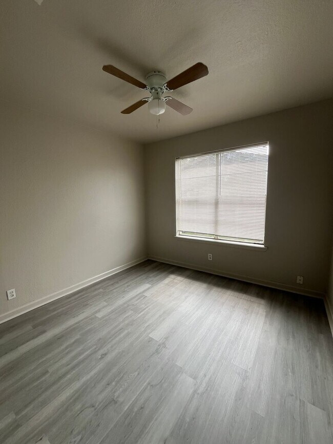 Building Photo - Home for Rent