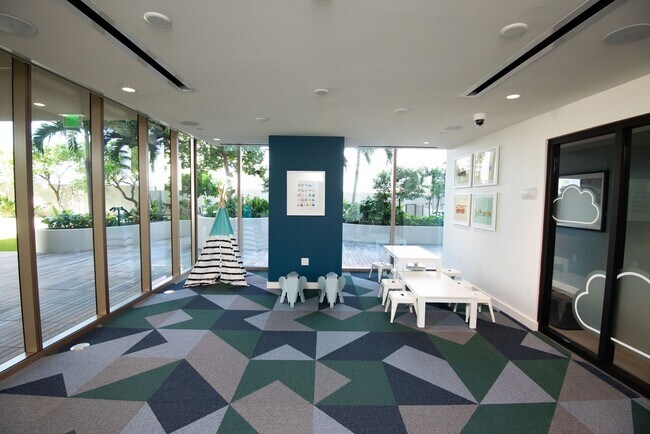 Building Photo - SKY ALA MOANA ONE BEDROOM AVAILABLE NOW