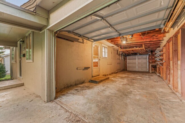Building Photo - 1628 N Marlan Ave