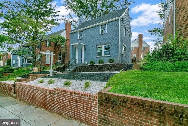 Building Photo - 6005 New Hampshire Ave NE