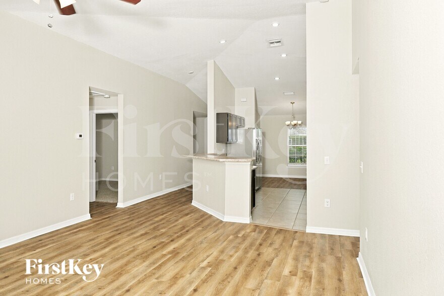 Building Photo - 4611 Belladonna Ave