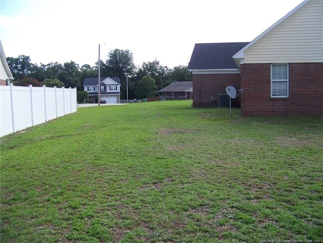 Building Photo - 190 Finch Rd