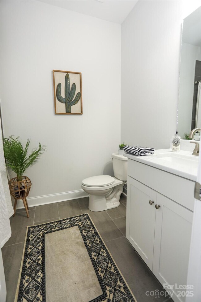 Building Photo - 2734 Kendrick Ave