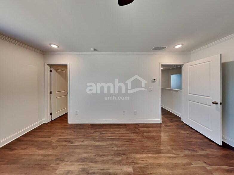 Building Photo - 11 Spruce Cir