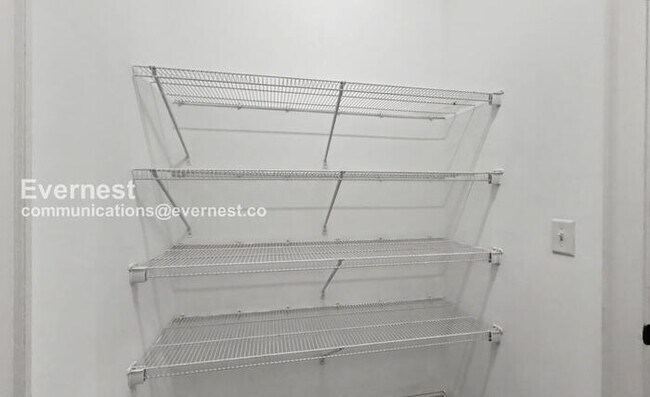 Building Photo - 2067 Ross Park Way