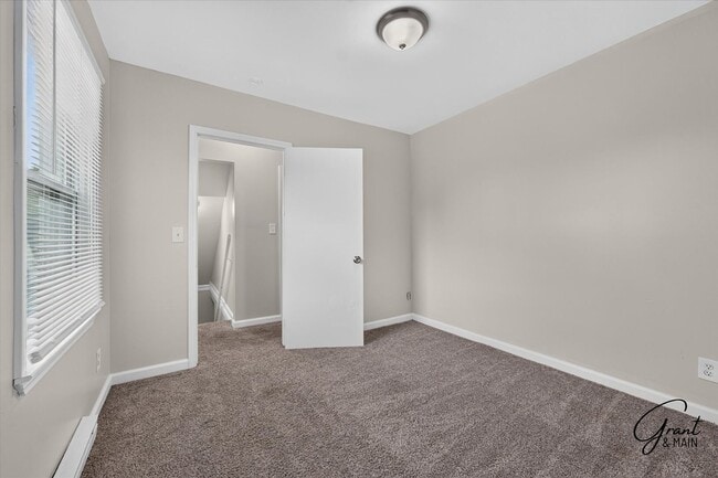 Building Photo - 4 Bedroom Home - $1,550