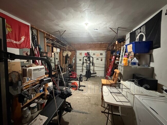 Building Photo - 6040 Capital Pl