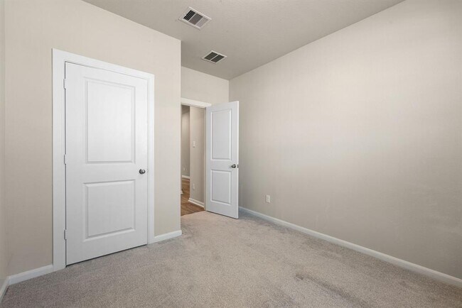 Building Photo - 2715 Chestnut Oak Cir