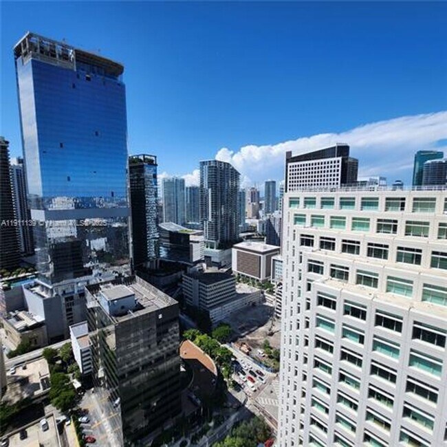 Building Photo - 950 Brickell Bay Dr