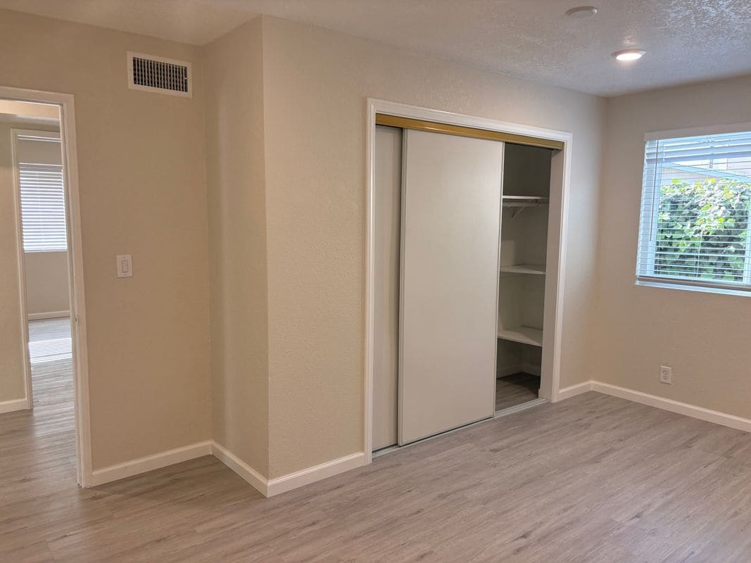 Building Photo - 11555 Archwood St