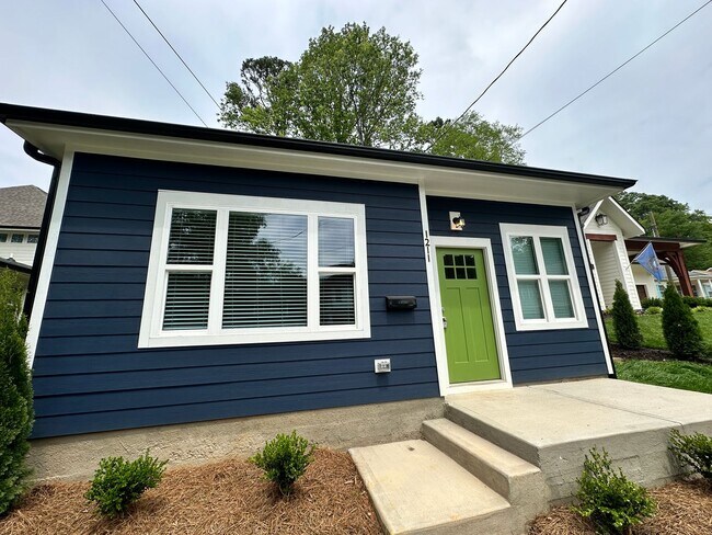 Building Photo - Beautiful 2 Bedroom Home in Commonwealth P...