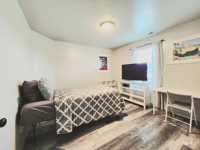 Building Photo - Welcome Home - 4 Bedroom 2.5 bath Home in ...