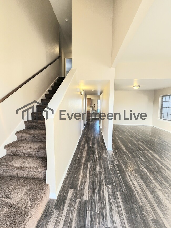 Building Photo - 112 Fireball Dr