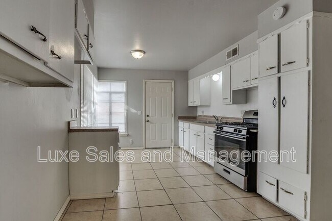 Building Photo - 236 NW 85th St