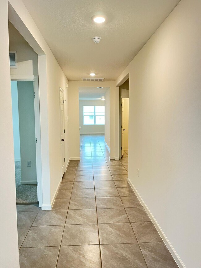 Building Photo - 1570 San Filippo Dr SE