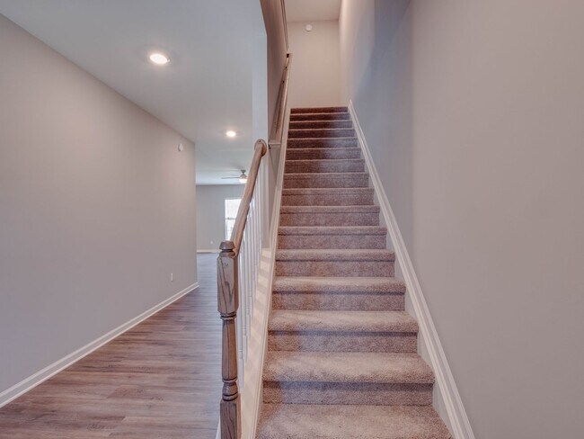 Building Photo - Stunning 2022 Build in Lexington!