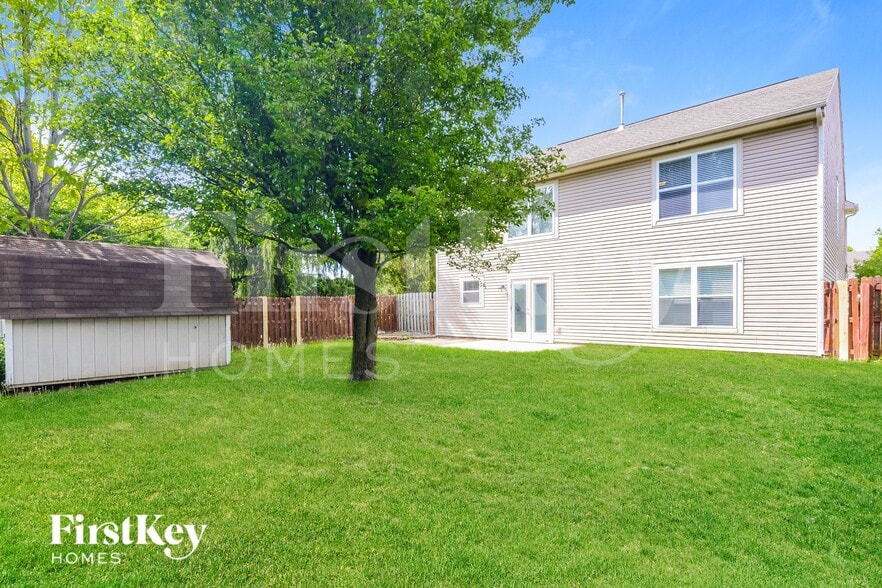Building Photo - 7025 Village Oaks Dr
