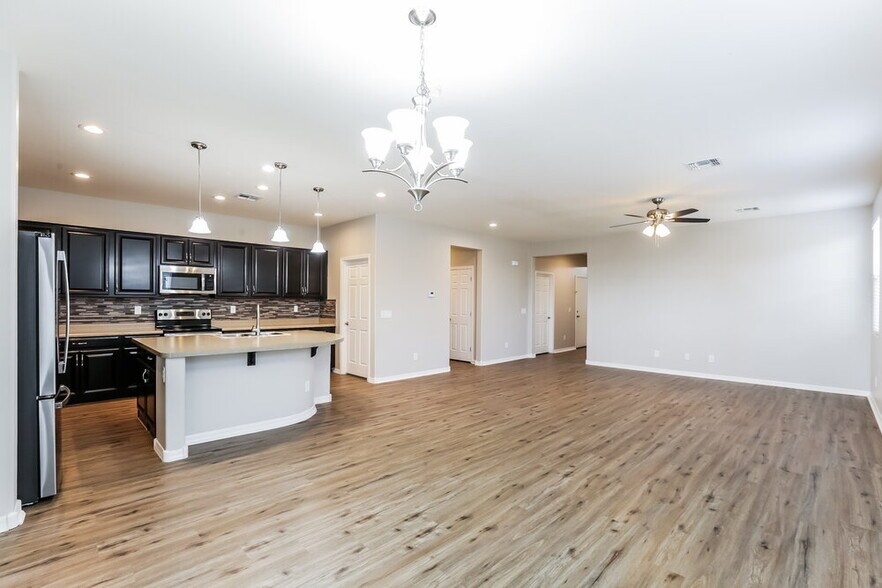 Building Photo - 6417 S 47th Dr