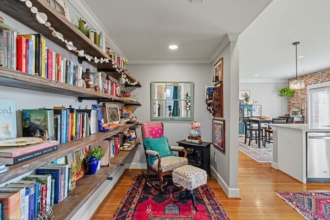 Building Photo - 215 W Norma St