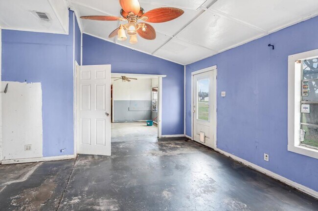 Building Photo - 124 12th St