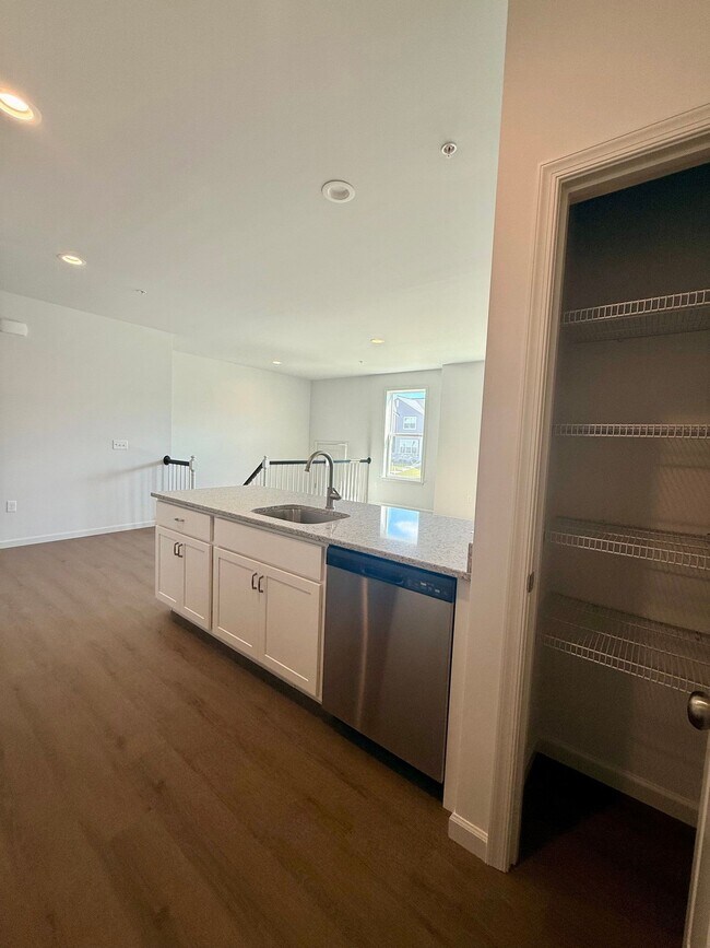 Building Photo - 45 N Conifer Dr