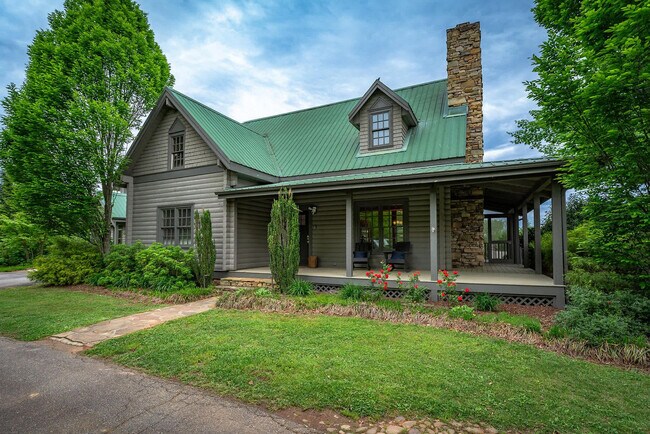 Building Photo - 2224 Brevard Rd