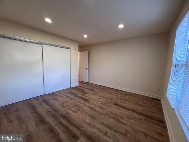 Building Photo - 782 Quince Orchard Blvd