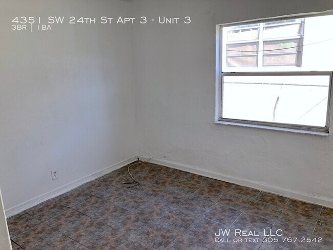 Building Photo - 4351 SW 24th St