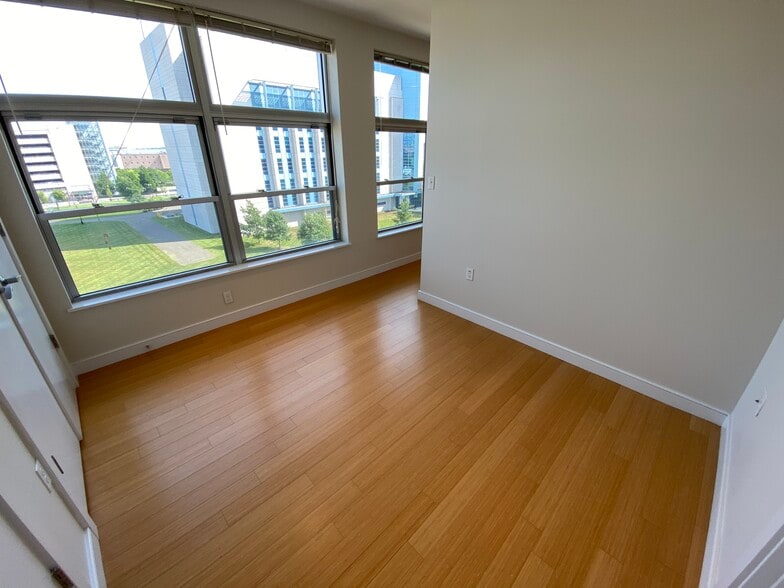 Building Photo - 591 Albany St