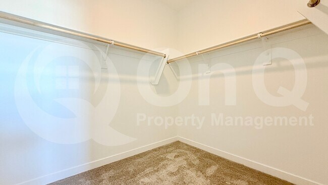 Building Photo - 1419 E Town and Country Ln