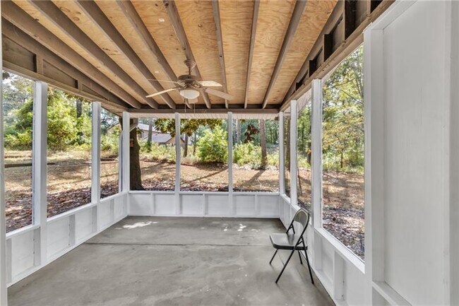 Building Photo - 3040 Clearbrook Dr