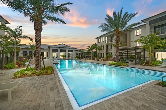 Building Photo - Sole at the Palm Beaches