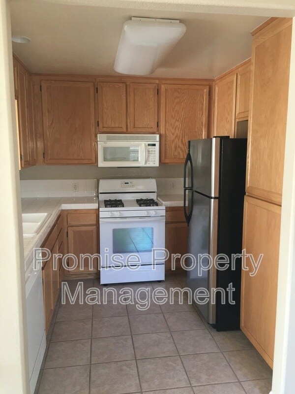 Building Photo - 565